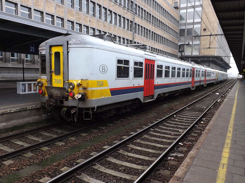 SNCB_ET_700_gr_BXL-Midi.jpg