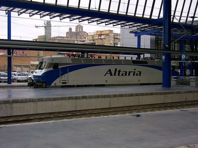 252-015-3
Krauss-Maffei, *1992 • Serie 252 • Bo-Bo • 1435 mm • 3000 V DC / 25000 V AC
Altaria
Lleida-Pirineus RENFE_E_252015-3_ALTARIA_Ll.jpg