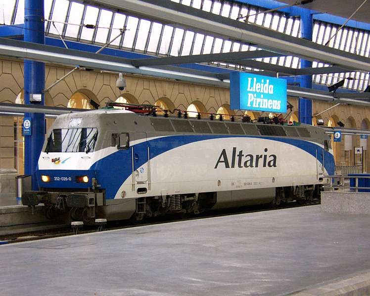 252-026-0
Meinfesa, *1992 • Serie 252 • Bo-Bo • 1435 mm • 3000 V DC / 25000 V AC
Altaria
Lleida-Pirineus RENFE_E_252026-0_ALTARIA_Ll.jpg