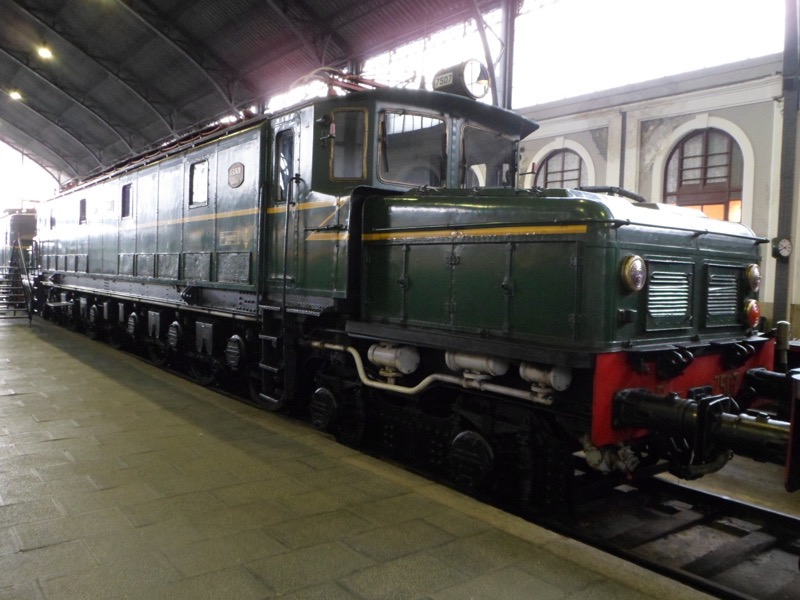 7507
(275 007)
CAF/BBC/MFO, *1945 • 2Co-Co2 • Serie 275 • 1674 mm • 1500 V DC
Museo Madrid MFM_E_7507_2CC2_b.jpg