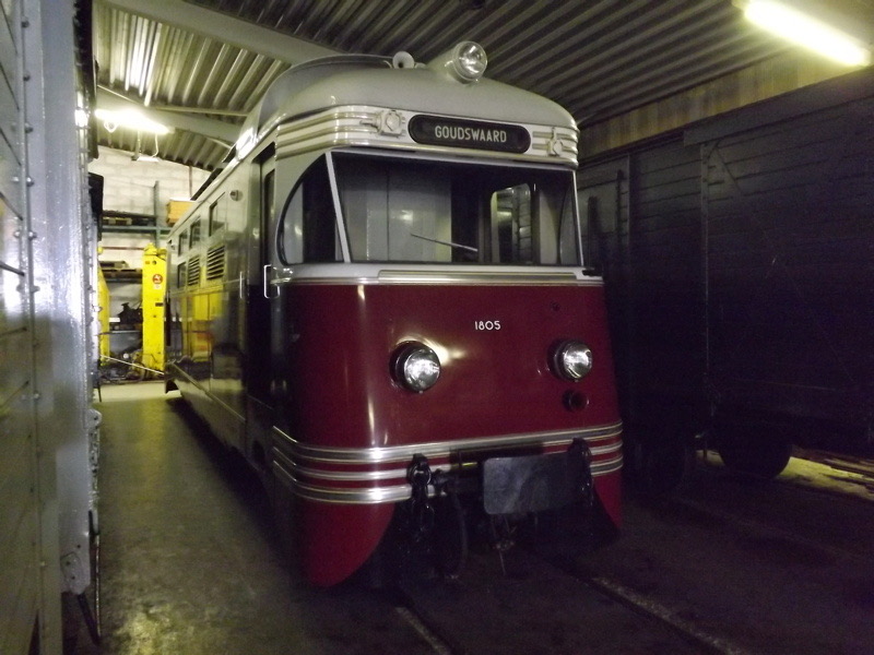 MD 1805 Meeuw
Hoogeveen, *1952 • Bo-Bo • 1067 mm
ex RTM
Remise de Punt RTM_V_MD1805_Remise2.jpeg