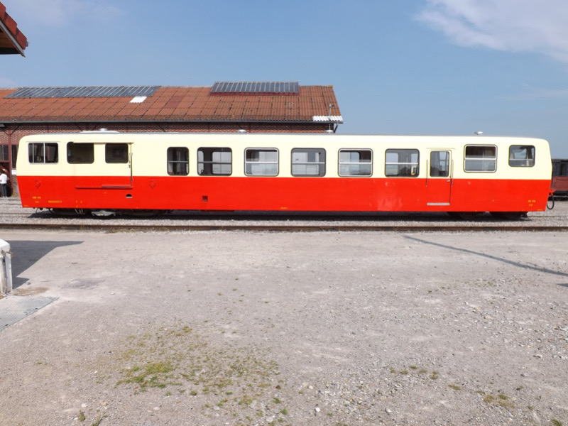 XBD 212
SCF Verney, *1951 • X 210 • 1000 mm
ex SNCF Blanc - Argent
Saint-Valéry-sur-Somme Canal CFBS_VT_XBD212_cr-rt_SV-Canal2.jpg