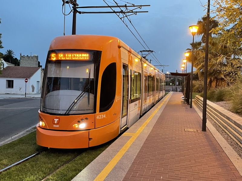 4234
Bombardier, *2011 • Flexity Outlook C / Serie 4200 • 1000 mm • 750 V DC
Metro Alicante
Lucerum FGV_ET_4234_Luc.jpeg