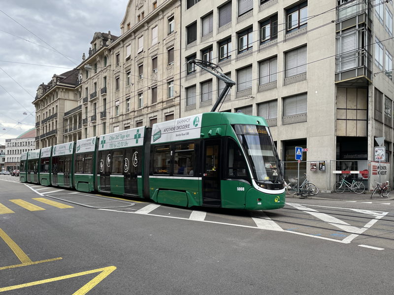 5008
Bombardier, *2015 • Flexity 2 / Be 6/8 • 1000 mm
Linie 1
Centralbahnstrasse BVB_5008_Be68_SBB.JPG