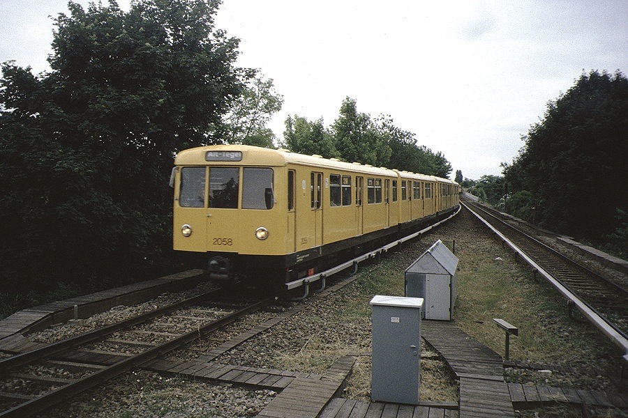 BVG_U2058_D60_Otis.jpg