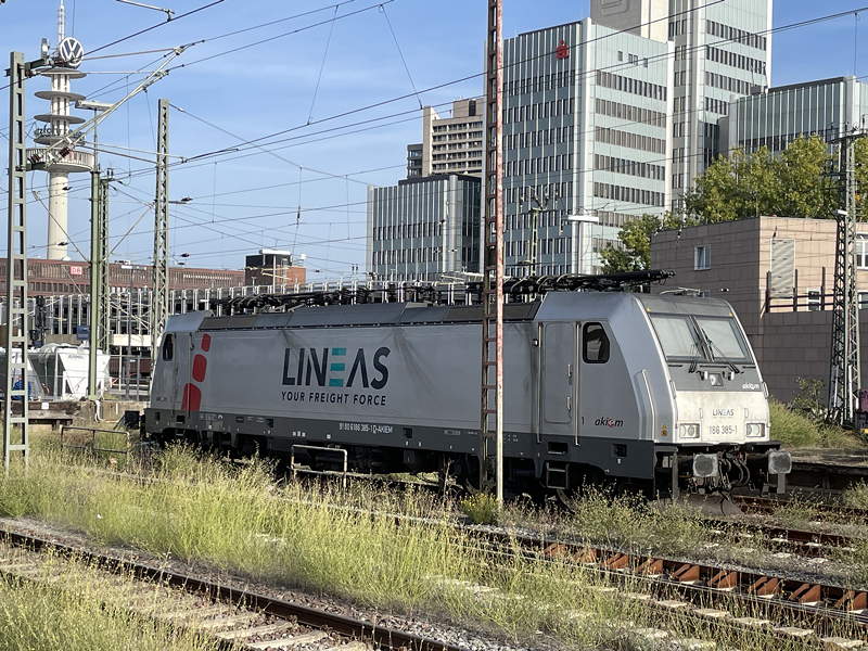AKIEM_E_186-385_LINEAS_H-Hbf.JPG
