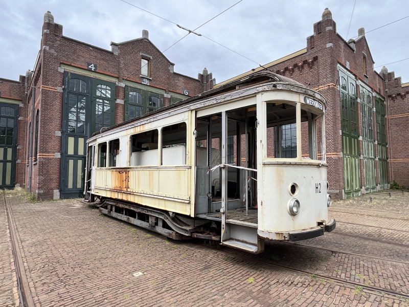 H 2
Werkspoor/HTM, *1926/196x • Salt spreading tramcar, 4 wheels • ex Serie 290 - 299
ex HTM 292
Haags Openbaar Vervoer Museum HOVM_H2_2xSalz_Mus.JPG